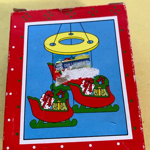 Vintage RUSS Miniature Holiday Wind Chime, tre ornament, 3 Sleighs, * - Picture 1 of 5